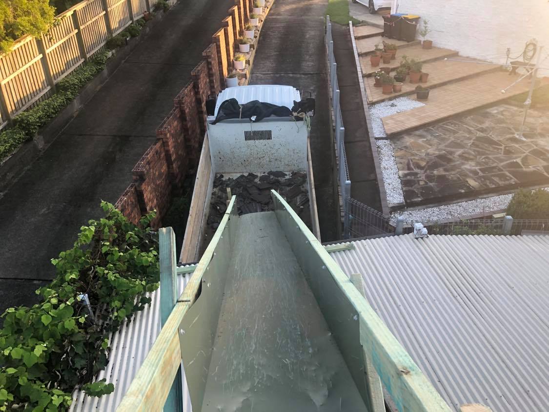 Compact tipper working on a narrow-access site